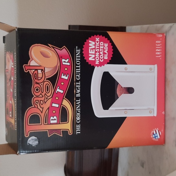 Bagel Biter. The Original Bagel Guillotine - Picture 3 of 8